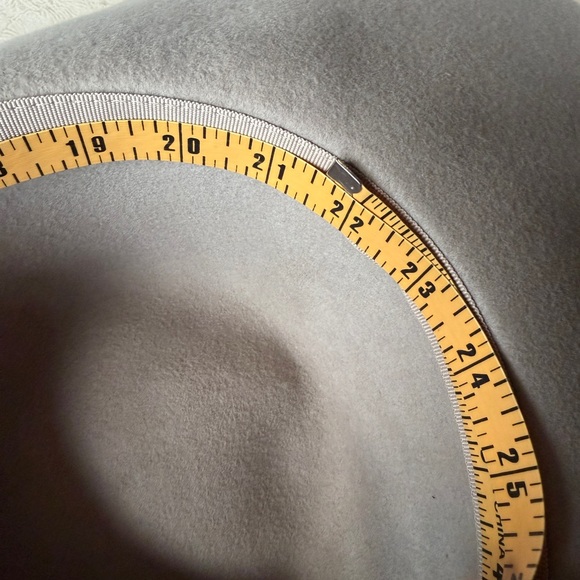 Goorin Bros. Light Tan Felted Wool Ladies Hat, Leather Band, Medium - Picture 12 of 12